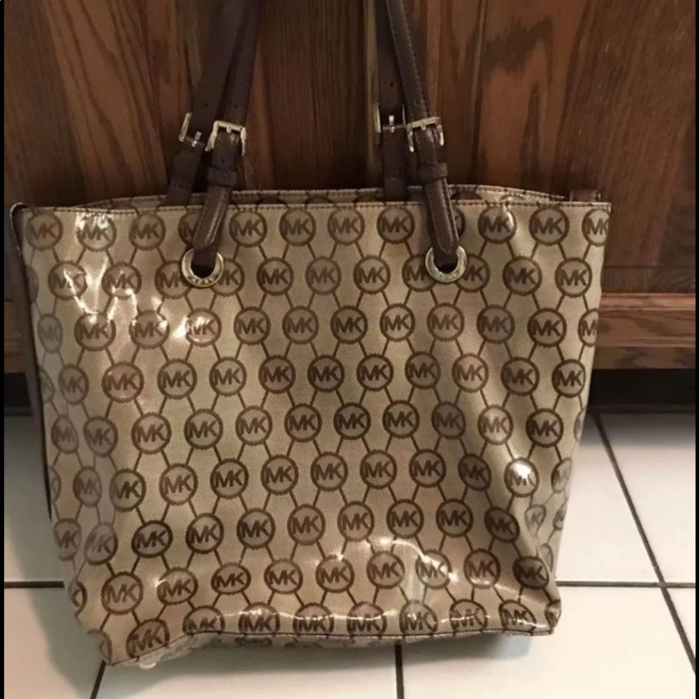 Michael kors shoulder pocketbook